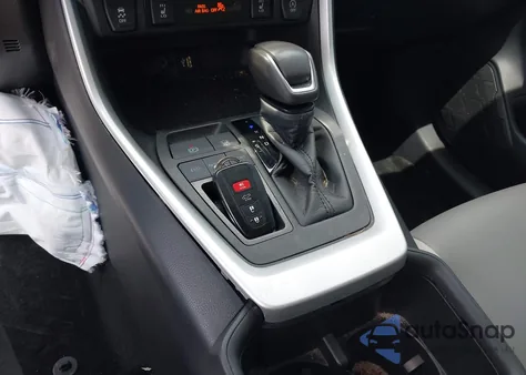 2024 Toyota Rav4 Xle Premium z USA, uszkodzony, nr VIN 2T3C1RFVXRC293952